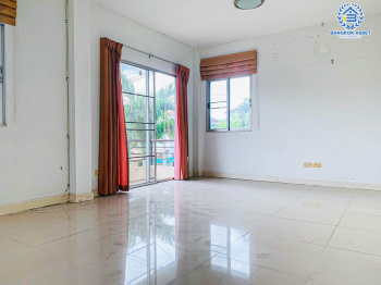 *****บ้านแฝดมือสองนครปฐม โครงการ พรทวี วิวสวน บรมราชชนนี หลังมุม! เนื้อที่กว้างมากถึง 54.1 ตร.ว. ฟังก์ชัน 3 ห้องนอน 2 ห้องน้ำ 1 ที่จอดรถ แถมฟรี! 1 เครื่องปรับอากาศ บนทำเลเดินทางสะดวก เชื่อมต่อถนนบรมราชชนนี, ถนนพุทธมณฑลสาย 4 และสาย 5 ใกล้มหาวิทยาลัยมหิดล ในราคาสุดคุ้ม!