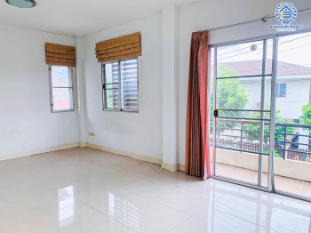 *****บ้านแฝดมือสองนครปฐม โครงการ พรทวี วิวสวน บรมราชชนนี หลังมุม! เนื้อที่กว้างมากถึง 54.1 ตร.ว. ฟังก์ชัน 3 ห้องนอน 2 ห้องน้ำ 1 ที่จอดรถ แถมฟรี! 1 เครื่องปรับอากาศ บนทำเลเดินทางสะดวก เชื่อมต่อถนนบรมราชชนนี, ถนนพุทธมณฑลสาย 4 และสาย 5 ใกล้มหาวิทยาลัยมหิดล ในราคาสุดคุ้ม!