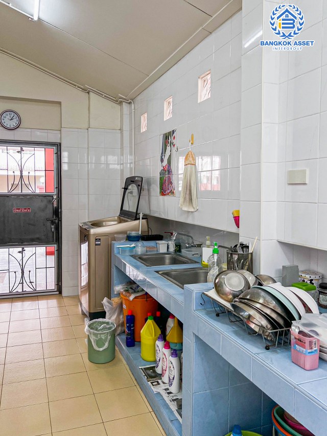 *****บ้านเดี่ยวมือสองนนทบุรี โครงการ ปัญฐิญา บางกรวย-ไทรน้อย เนื้อที่กว้าง 54.3 ตร.ว. ฟังก์ชัน 3 ห้องนอน 3 ห้องน้ำ 2 ที่จอดรถ บ้านต่อเติมเต็ม สภาพดี แถมกว้างขวาง บนทำเลเดินทางสะดวก ใกล้จุดขึ้นทางด่วน "ศรีรัช-วงแหวนรอบนอก" และรถไฟฟ้าสายสีม่วง "สถานีแยกติวานนท์" เพียง 10 นาที จองด่วน!