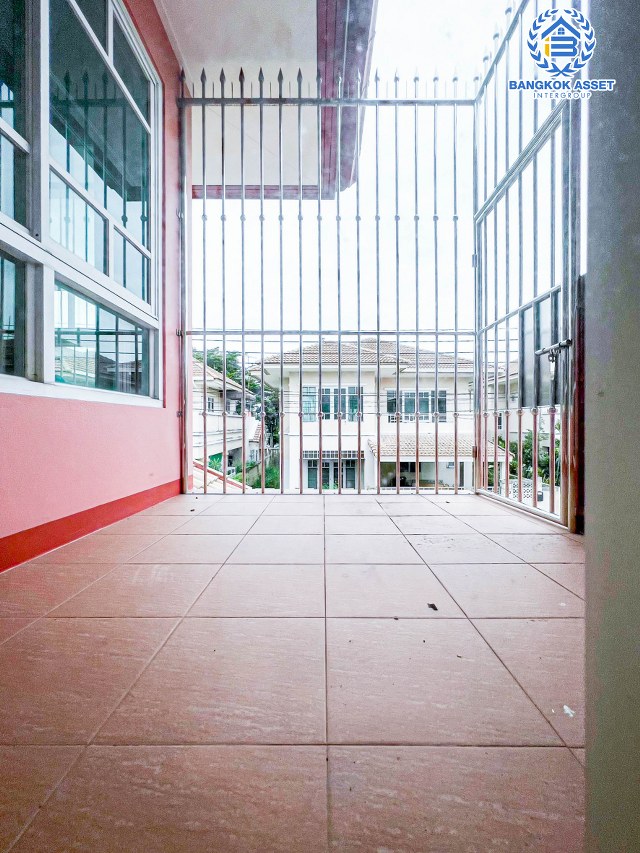 *****บ้านเดี่ยวมือสองนนทบุรี โครงการ ปัญฐิญา บางกรวย-ไทรน้อย เนื้อที่กว้าง 54.3 ตร.ว. ฟังก์ชัน 3 ห้องนอน 3 ห้องน้ำ 2 ที่จอดรถ บ้านต่อเติมเต็ม สภาพดี แถมกว้างขวาง บนทำเลเดินทางสะดวก ใกล้จุดขึ้นทางด่วน "ศรีรัช-วงแหวนรอบนอก" และรถไฟฟ้าสายสีม่วง "สถานีแยกติวานนท์" เพียง 10 นาที จองด่วน!