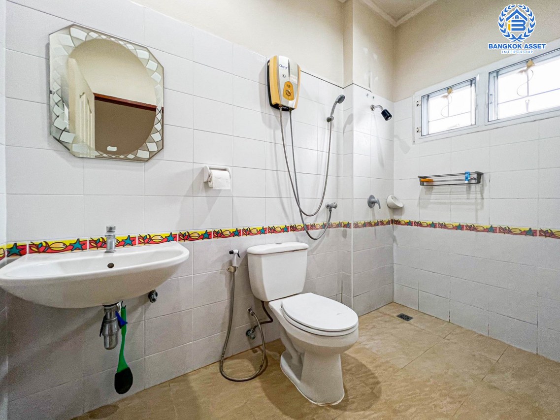 *****บ้านเดี่ยวมือสองนนทบุรี โครงการ ปัญฐิญา บางกรวย-ไทรน้อย เนื้อที่กว้าง 54.3 ตร.ว. ฟังก์ชัน 3 ห้องนอน 3 ห้องน้ำ 2 ที่จอดรถ บ้านต่อเติมเต็ม สภาพดี แถมกว้างขวาง บนทำเลเดินทางสะดวก ใกล้จุดขึ้นทางด่วน "ศรีรัช-วงแหวนรอบนอก" และรถไฟฟ้าสายสีม่วง "สถานีแยกติวานนท์" เพียง 10 นาที จองด่วน!