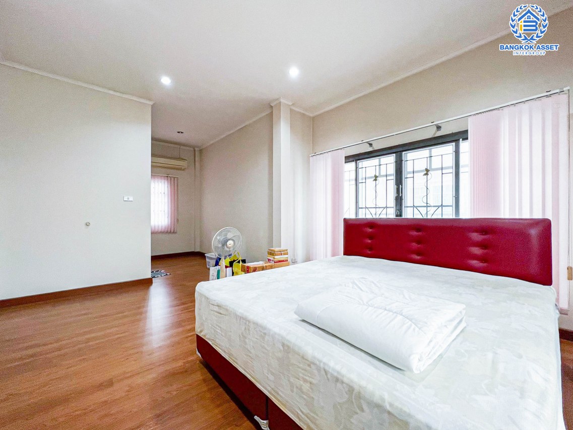 *****บ้านเดี่ยวมือสองนนทบุรี โครงการ ปัญฐิญา บางกรวย-ไทรน้อย เนื้อที่กว้าง 54.3 ตร.ว. ฟังก์ชัน 3 ห้องนอน 3 ห้องน้ำ 2 ที่จอดรถ บ้านต่อเติมเต็ม สภาพดี แถมกว้างขวาง บนทำเลเดินทางสะดวก ใกล้จุดขึ้นทางด่วน "ศรีรัช-วงแหวนรอบนอก" และรถไฟฟ้าสายสีม่วง "สถานีแยกติวานนท์" เพียง 10 นาที จองด่วน!