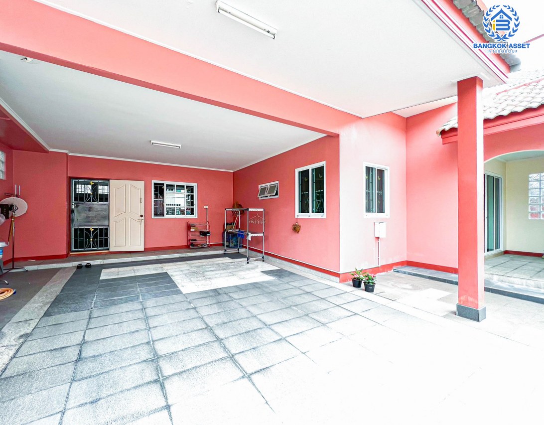 *****บ้านเดี่ยวมือสองนนทบุรี โครงการ ปัญฐิญา บางกรวย-ไทรน้อย เนื้อที่กว้าง 54.3 ตร.ว. ฟังก์ชัน 3 ห้องนอน 3 ห้องน้ำ 2 ที่จอดรถ บ้านต่อเติมเต็ม สภาพดี แถมกว้างขวาง บนทำเลเดินทางสะดวก ใกล้จุดขึ้นทางด่วน "ศรีรัช-วงแหวนรอบนอก" และรถไฟฟ้าสายสีม่วง "สถานีแยกติวานนท์" เพียง 10 นาที จองด่วน!