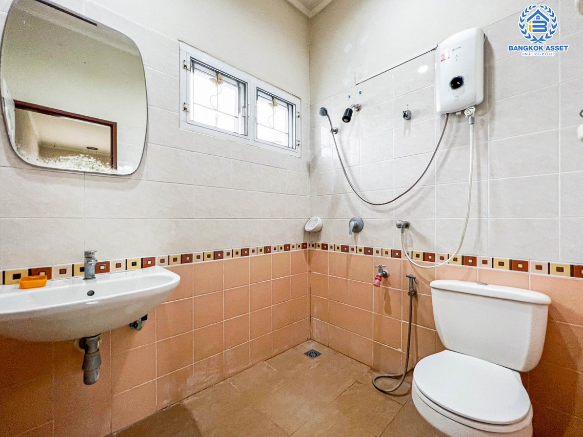 *****บ้านเดี่ยวมือสองนนทบุรี โครงการ ปัญฐิญา บางกรวย-ไทรน้อย เนื้อที่กว้าง 54.3 ตร.ว. ฟังก์ชัน 3 ห้องนอน 3 ห้องน้ำ 2 ที่จอดรถ บ้านต่อเติมเต็ม สภาพดี แถมกว้างขวาง บนทำเลเดินทางสะดวก ใกล้จุดขึ้นทางด่วน "ศรีรัช-วงแหวนรอบนอก" และรถไฟฟ้าสายสีม่วง "สถานีแยกติวานนท์" เพียง 10 นาที จองด่วน!