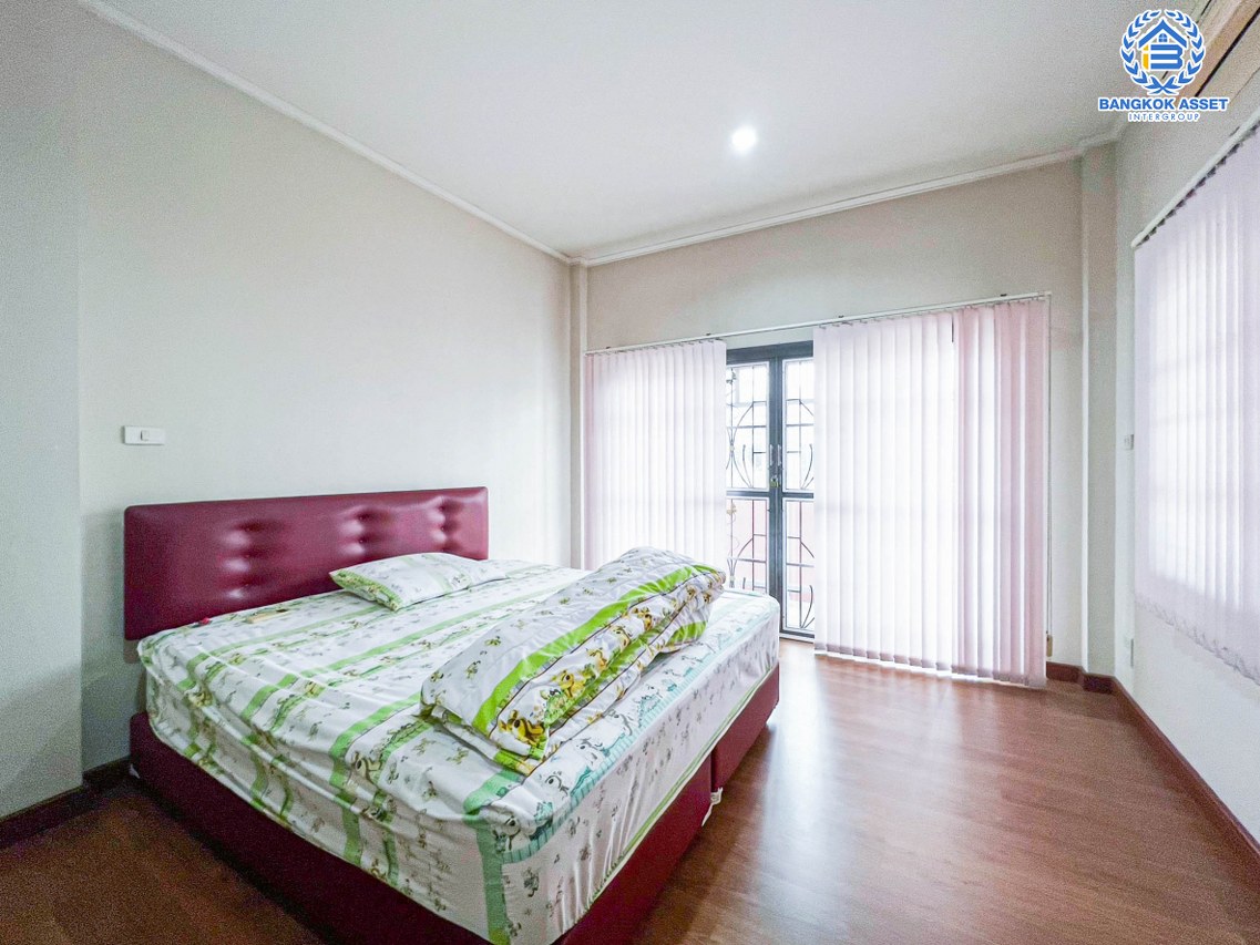 *****บ้านเดี่ยวมือสองนนทบุรี โครงการ ปัญฐิญา บางกรวย-ไทรน้อย เนื้อที่กว้าง 54.3 ตร.ว. ฟังก์ชัน 3 ห้องนอน 3 ห้องน้ำ 2 ที่จอดรถ บ้านต่อเติมเต็ม สภาพดี แถมกว้างขวาง บนทำเลเดินทางสะดวก ใกล้จุดขึ้นทางด่วน "ศรีรัช-วงแหวนรอบนอก" และรถไฟฟ้าสายสีม่วง "สถานีแยกติวานนท์" เพียง 10 นาที จองด่วน!