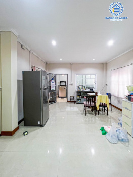 *****บ้านเดี่ยวมือสองนนทบุรี โครงการ ปัญฐิญา บางกรวย-ไทรน้อย เนื้อที่กว้าง 54.3 ตร.ว. ฟังก์ชัน 3 ห้องนอน 3 ห้องน้ำ 2 ที่จอดรถ บ้านต่อเติมเต็ม สภาพดี แถมกว้างขวาง บนทำเลเดินทางสะดวก ใกล้จุดขึ้นทางด่วน "ศรีรัช-วงแหวนรอบนอก" และรถไฟฟ้าสายสีม่วง "สถานีแยกติวานนท์" เพียง 10 นาที จองด่วน!