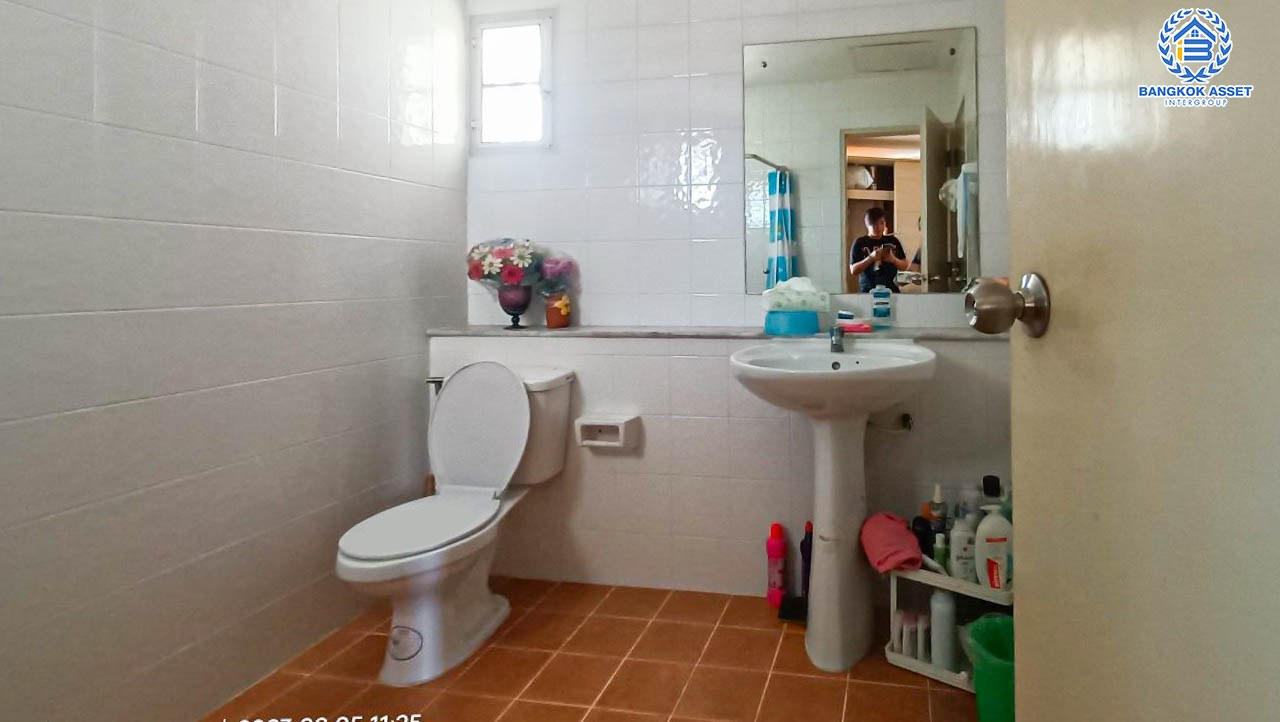 *****บ้านแฝดมือสองนนทบุรี โครงการ ชวนชื่น ปิ่นเกล้า-วงแหวน เนื้อที่กว้างเกือบ 38 ตร.ว. ฟังก์ชัน 3 ห้องนอน 2 ห้องน้ำ 1 ที่จอดรถ บ้านสภาพดี บนทำเลแห่งการเดินทาง เชื่อมต่อถนนกาญจนาภิเษก, ถนนนครอินทร์, ถนนรัตนาธิเบศร์ ใกล้รถไฟฟ้าสายสีม่วง "สถานีตลาดบางใหญ่" จองเลย!