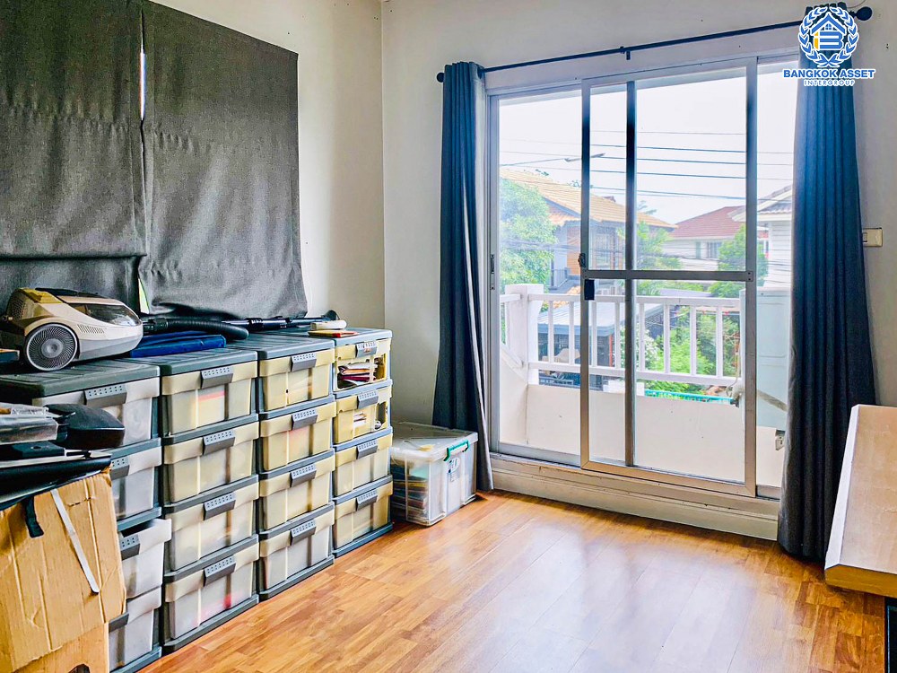 *****บ้านเดี่ยวมือสอง โครงการ พฤกษ์ลดา พุทธสาคร เนื้อที่ 53.1 ตร.ว. ฟังก์ชัน 3 ห้องนอน 3 ห้องน้ำ จอดรถได้ 2 คัน บ้านสภาพดีเยี่ยม บนทำเลเดินทางสะดวก ใกล้ The Mall บางแค และเชื่อมต่อถนนเพชรเกษม ถนนพุทธมณฑลสาย4 โครงการรถไฟฟ้าสายสีน้ำเงิน "สถานีหลักสอง" จองเลย!