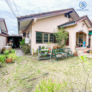 *****บ้านเดี่ยวมือสอง โครงการ ลดาภรณ์ บรมราชชนนี เนื้อที่กว้าง 80 ตร.ว. ฟังก์ชัน 3 ห้องนอน 2 ห้องน้ำ 1 ที่จอดรถ บ้านหลังใหญ่ บนพื้นที่กว้างขวาง บนทำเลเดินทางเข้า-ออกในเมืองสะดวก เชื่อมต่อถนนพุทธมณฑลสาย5 ถนนบรมราชชนนี ใกล้รถไฟฟ้าสายสีน้ำเงิน "สถานีหลักสอง"