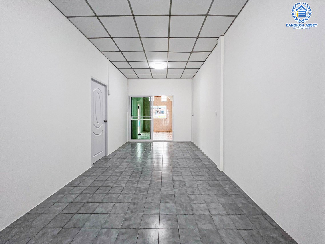 *****ทาวน์เฮ้าส์มือสองนนทบุรี หมู่บ้าน ยูงทองธานี แจ้งวัฒนะ เนื้อที่กว้างมากถึง 27 ตร.ว. ฟังก์ชัน 2 ห้องนอน 1 ห้องน้ำ 1 ที่จอดรถ บ้านรีโนเวท บนทำเลแห่งการเดินทาง เชื่อมต่อถนนแจ้งวัฒนะ, ถนนติวานนท์ ใกล้รถไฟฟ้าสายสีชมพู "สถานีแจ้งวัฒนะ-ปากเกร็ด28" ที่จะเปิดให้บริการในอนาคต ราคาสุดคุ้ม!