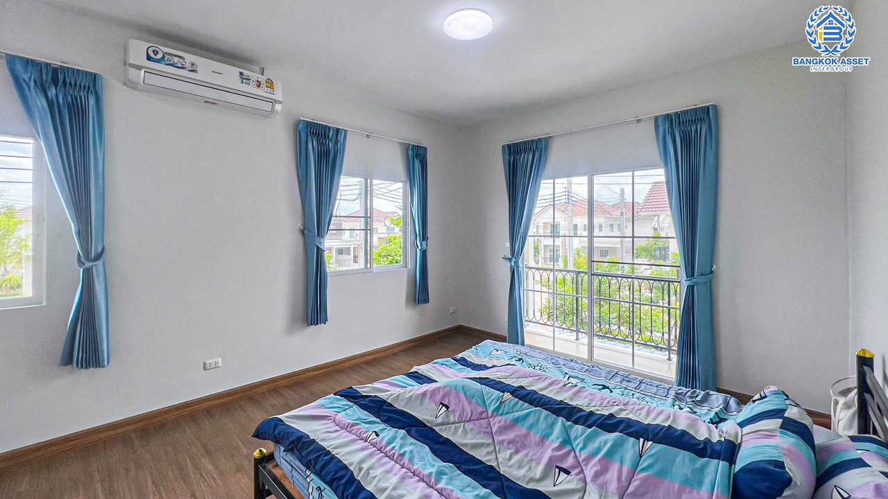 *****บ้านเดี่ยวมือสองนนทบุรี โครงการ แลนซิโอคริป วงแหวน-กาญจนาภิเษก หลังมุม! เนื้อที่กว้างขวางถึง 59.7 ตร.ว. ฟังก์ชัน 3 ห้องนอน 3 ห้องน้ำ 2 ที่จอดรถ แถมฟรี! 3 เครื่องปรับอากาศ บนทำเลเชื่อมต่อถนนกาญจนาภิเษก, ถนนนครอินทร์, ถนนรัตนาธิเบศร์ ใกล้รถไฟฟ้าสายสีม่วง "สถานีตลาดบางใหญ่" และจุดขึ้นทางด่วน "ศรีรัช"