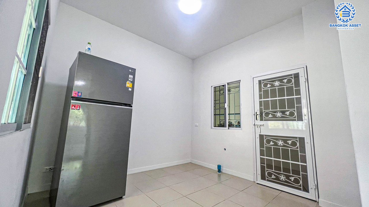 *****บ้านเดี่ยวมือสองนนทบุรี โครงการ แลนซิโอคริป วงแหวน-กาญจนาภิเษก หลังมุม! เนื้อที่กว้างขวางถึง 59.7 ตร.ว. ฟังก์ชัน 3 ห้องนอน 3 ห้องน้ำ 2 ที่จอดรถ แถมฟรี! 3 เครื่องปรับอากาศ บนทำเลเชื่อมต่อถนนกาญจนาภิเษก, ถนนนครอินทร์, ถนนรัตนาธิเบศร์ ใกล้รถไฟฟ้าสายสีม่วง "สถานีตลาดบางใหญ่" และจุดขึ้นทางด่วน "ศรีรัช"