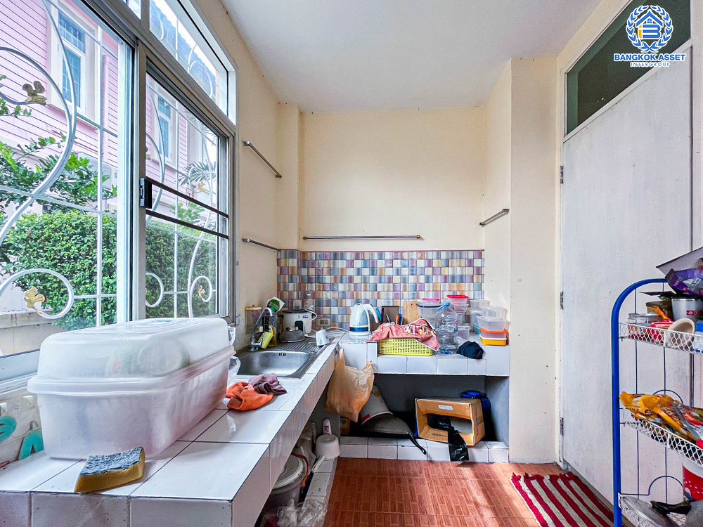 *****บ้านเดี่ยวมือสอง โครงการ ธนาสิริ รัตนาธิเบศร์ เนื้อที่ 54.40 ตร.ว. ฟังก์ชัน 3 ห้องนอน 3 ห้องน้ำ ที่จอดรถ 2 คัน ภายในสภาพสวย พร้อมเข้าอยู่อาศัย แถมฟรี! เครื่องปรับอากาศ บนทำเลเดินทางสะดวก เชื่อมต่อถนนรัตนาธิเบศร์ ถนนบางกรวย-ไทรน้อย ถนนราชพฤกษ์ ใกล้รถไฟฟ้าสายสีม่วง "สถานีบางพลู"