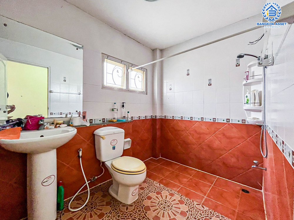 *****บ้านเดี่ยวมือสอง โครงการ ธนาสิริ รัตนาธิเบศร์ เนื้อที่ 54.40 ตร.ว. ฟังก์ชัน 3 ห้องนอน 3 ห้องน้ำ ที่จอดรถ 2 คัน ภายในสภาพสวย พร้อมเข้าอยู่อาศัย แถมฟรี! เครื่องปรับอากาศ บนทำเลเดินทางสะดวก เชื่อมต่อถนนรัตนาธิเบศร์ ถนนบางกรวย-ไทรน้อย ถนนราชพฤกษ์ ใกล้รถไฟฟ้าสายสีม่วง "สถานีบางพลู"