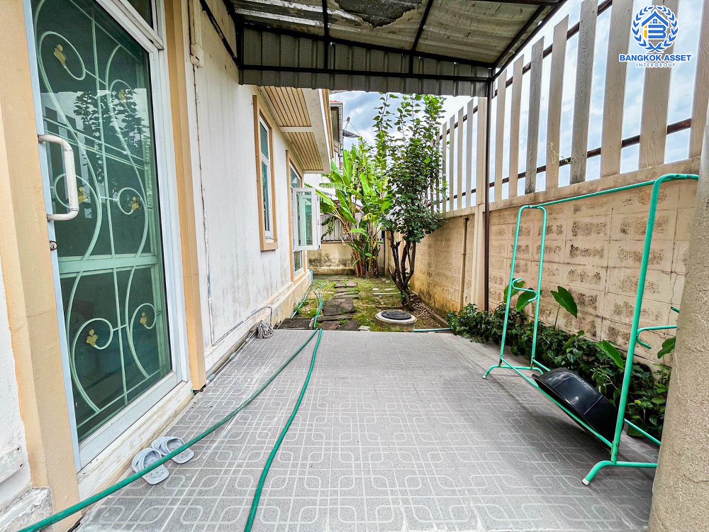 *****บ้านเดี่ยวมือสอง โครงการ ธนาสิริ รัตนาธิเบศร์ เนื้อที่ 54.40 ตร.ว. ฟังก์ชัน 3 ห้องนอน 3 ห้องน้ำ ที่จอดรถ 2 คัน ภายในสภาพสวย พร้อมเข้าอยู่อาศัย แถมฟรี! เครื่องปรับอากาศ บนทำเลเดินทางสะดวก เชื่อมต่อถนนรัตนาธิเบศร์ ถนนบางกรวย-ไทรน้อย ถนนราชพฤกษ์ ใกล้รถไฟฟ้าสายสีม่วง "สถานีบางพลู"