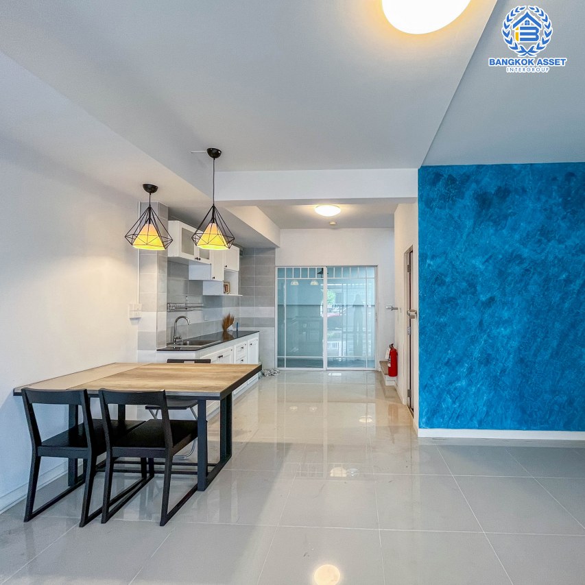 *****ทาวน์เฮ้าส์มือสองนนทบุรี โครงการ อินดี้ บางใหญ่1 เนื้อที่ 18.1 ตร.ว. ฟังก์ชัน 2 ห้องนอน 3 ห้องน้ำ 1 ที่จอดรถ บ้านสภาพดี บนทำเลเชื่อมต่อ ถนนกาญจนาภิเษก, ถนนรันตนาธเบศร์ ใกล้เซ็นทรัลเวสต์เกต, รถไฟฟ้าสายสีม่วง "สถานีคลองบางไผ่" และทางด่วน "กาญจนาภิเษก" ราคาคุ้มสุดในย่าน!