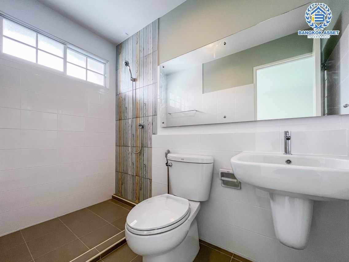 *****ทาวน์เฮ้าส์มือสองนนทบุรี โครงการ อินดี้ บางใหญ่1 เนื้อที่ 18.1 ตร.ว. ฟังก์ชัน 2 ห้องนอน 3 ห้องน้ำ 1 ที่จอดรถ บ้านสภาพดี บนทำเลเชื่อมต่อ ถนนกาญจนาภิเษก, ถนนรันตนาธเบศร์ ใกล้เซ็นทรัลเวสต์เกต, รถไฟฟ้าสายสีม่วง "สถานีคลองบางไผ่" และทางด่วน "กาญจนาภิเษก" ราคาคุ้มสุดในย่าน!