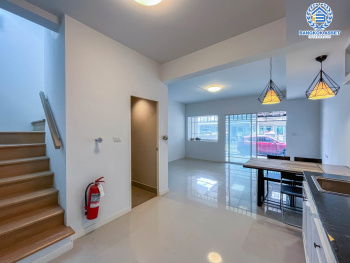 *****ทาวน์เฮ้าส์มือสองนนทบุรี โครงการ อินดี้ บางใหญ่1 เนื้อที่ 18.1 ตร.ว. ฟังก์ชัน 2 ห้องนอน 3 ห้องน้ำ 1 ที่จอดรถ บ้านสภาพดี บนทำเลเชื่อมต่อ ถนนกาญจนาภิเษก, ถนนรันตนาธเบศร์ ใกล้เซ็นทรัลเวสต์เกต, รถไฟฟ้าสายสีม่วง "สถานีคลองบางไผ่" และทางด่วน "กาญจนาภิเษก" ราคาคุ้มสุดในย่าน!