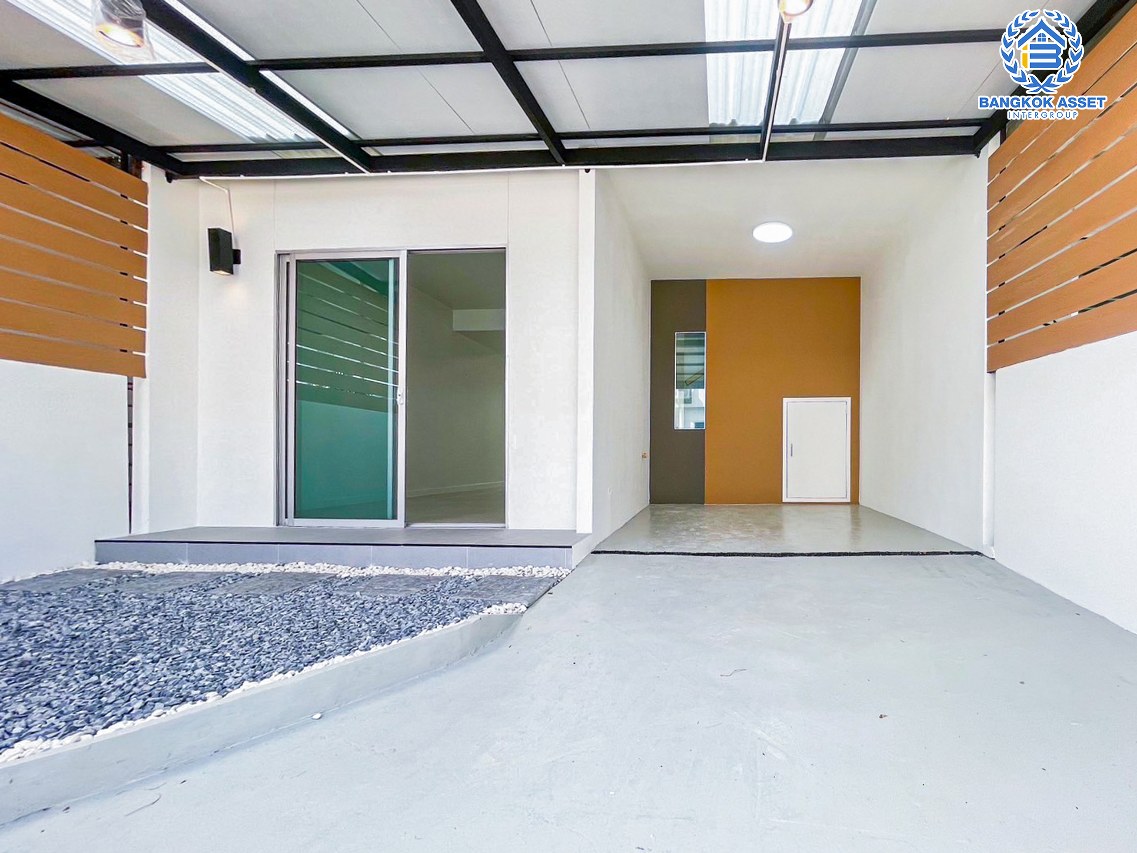 *****ทาวน์เฮ้าส์มือสองนนทบุรี โครงการ บ้านพฤกษา112 จันทร์ทองเอี่ยม เนื้อที่ 18.1 ตร.ว. ฟังก์ชัน 3 ห้องนอน 2 ห้องน้ำ 1 ที่จอดรถ บ้านพร้อมเข้าอยู่ สภาพสวย บนทำเลเดินทางสะดวก เชื่อมต่อถนนกาญจนาภิเษก ใกล้ทางด่วน "ศรีรัช" และรถไฟฟ้าสายสีม่วง "สถานีตลาดบางใหญ่" ในราคา 2 ล้านต้นๆ