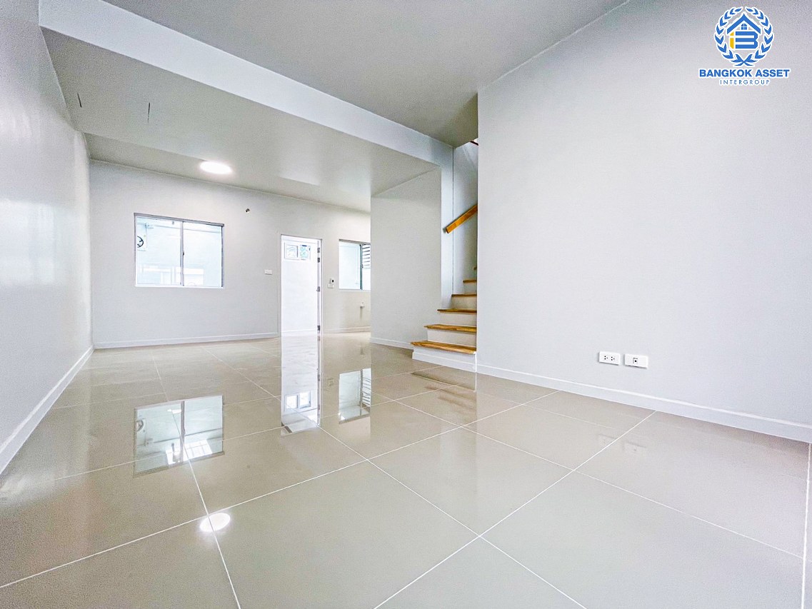 *****ทาวน์เฮ้าส์มือสองนนทบุรี โครงการ บ้านพฤกษา112 จันทร์ทองเอี่ยม เนื้อที่ 18.1 ตร.ว. ฟังก์ชัน 3 ห้องนอน 2 ห้องน้ำ 1 ที่จอดรถ บ้านพร้อมเข้าอยู่ สภาพสวย บนทำเลเดินทางสะดวก เชื่อมต่อถนนกาญจนาภิเษก ใกล้ทางด่วน "ศรีรัช" และรถไฟฟ้าสายสีม่วง "สถานีตลาดบางใหญ่" ในราคา 2 ล้านต้นๆ