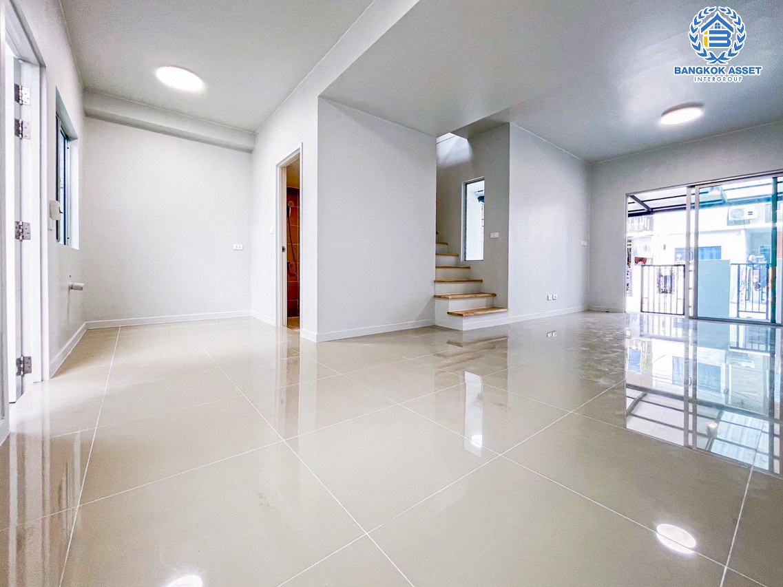 *****ทาวน์เฮ้าส์มือสองนนทบุรี โครงการ บ้านพฤกษา112 จันทร์ทองเอี่ยม เนื้อที่ 18.1 ตร.ว. ฟังก์ชัน 3 ห้องนอน 2 ห้องน้ำ 1 ที่จอดรถ บ้านพร้อมเข้าอยู่ สภาพสวย บนทำเลเดินทางสะดวก เชื่อมต่อถนนกาญจนาภิเษก ใกล้ทางด่วน "ศรีรัช" และรถไฟฟ้าสายสีม่วง "สถานีตลาดบางใหญ่" ในราคา 2 ล้านต้นๆ