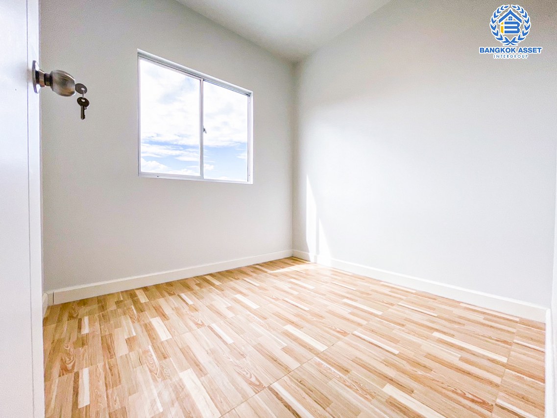 *****ทาวน์เฮ้าส์มือสองนนทบุรี โครงการ บ้านพฤกษา112 จันทร์ทองเอี่ยม เนื้อที่ 18.1 ตร.ว. ฟังก์ชัน 3 ห้องนอน 2 ห้องน้ำ 1 ที่จอดรถ บ้านพร้อมเข้าอยู่ สภาพสวย บนทำเลเดินทางสะดวก เชื่อมต่อถนนกาญจนาภิเษก ใกล้ทางด่วน "ศรีรัช" และรถไฟฟ้าสายสีม่วง "สถานีตลาดบางใหญ่" ในราคา 2 ล้านต้นๆ