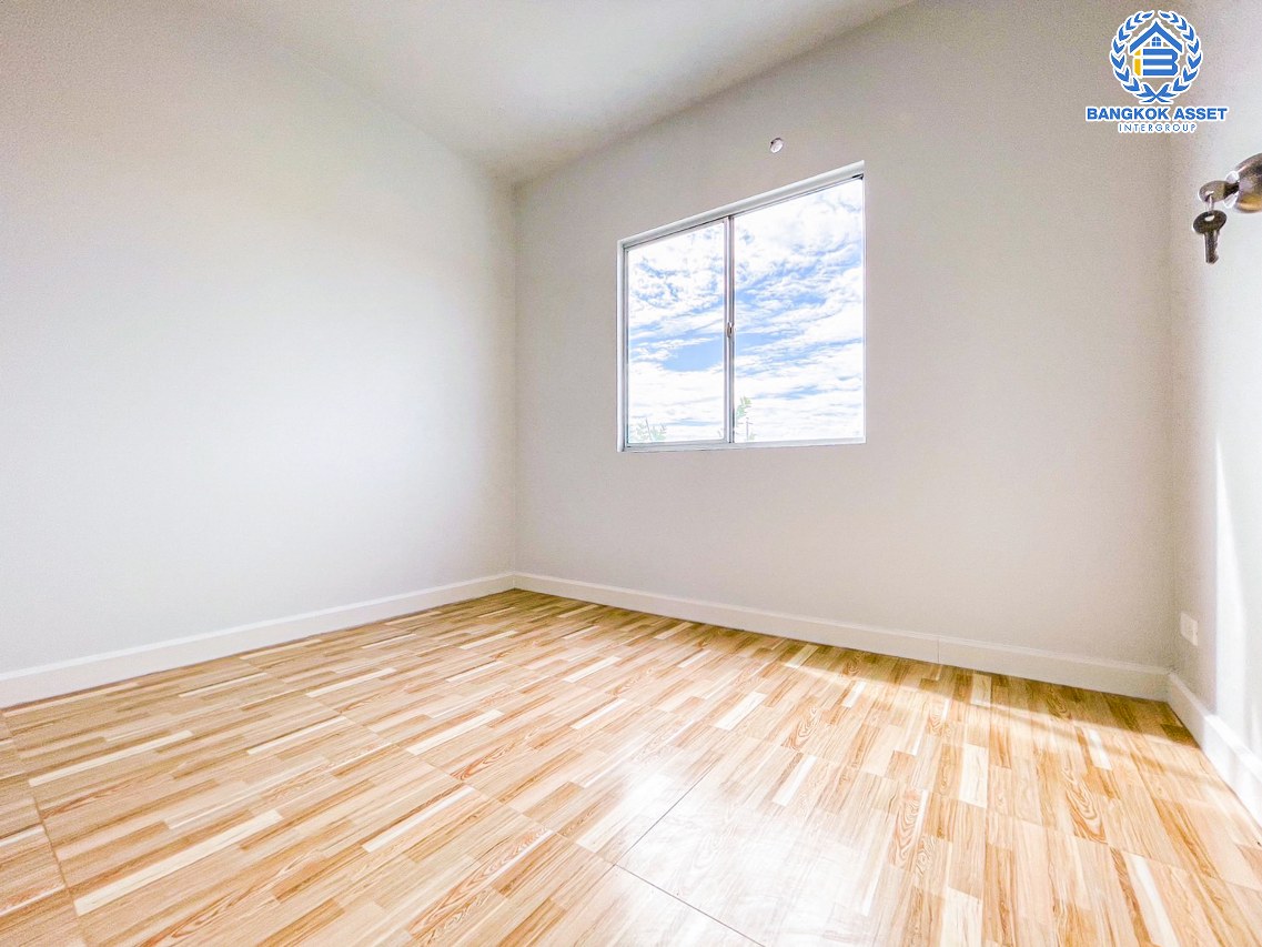 *****ทาวน์เฮ้าส์มือสองนนทบุรี โครงการ บ้านพฤกษา112 จันทร์ทองเอี่ยม เนื้อที่ 18.1 ตร.ว. ฟังก์ชัน 3 ห้องนอน 2 ห้องน้ำ 1 ที่จอดรถ บ้านพร้อมเข้าอยู่ สภาพสวย บนทำเลเดินทางสะดวก เชื่อมต่อถนนกาญจนาภิเษก ใกล้ทางด่วน "ศรีรัช" และรถไฟฟ้าสายสีม่วง "สถานีตลาดบางใหญ่" ในราคา 2 ล้านต้นๆ