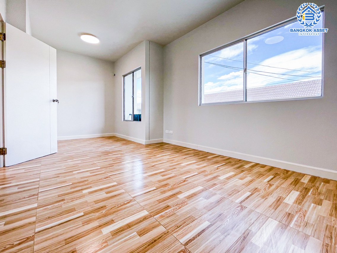 *****ทาวน์เฮ้าส์มือสองนนทบุรี โครงการ บ้านพฤกษา112 จันทร์ทองเอี่ยม เนื้อที่ 18.1 ตร.ว. ฟังก์ชัน 3 ห้องนอน 2 ห้องน้ำ 1 ที่จอดรถ บ้านพร้อมเข้าอยู่ สภาพสวย บนทำเลเดินทางสะดวก เชื่อมต่อถนนกาญจนาภิเษก ใกล้ทางด่วน "ศรีรัช" และรถไฟฟ้าสายสีม่วง "สถานีตลาดบางใหญ่" ในราคา 2 ล้านต้นๆ