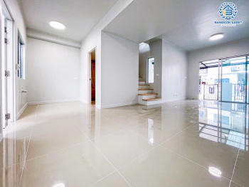 *****ทาวน์เฮ้าส์มือสองนนทบุรี โครงการ บ้านพฤกษา112 จันทร์ทองเอี่ยม เนื้อที่ 18.1 ตร.ว. ฟังก์ชัน 3 ห้องนอน 2 ห้องน้ำ 1 ที่จอดรถ บ้านพร้อมเข้าอยู่ สภาพสวย บนทำเลเดินทางสะดวก เชื่อมต่อถนนกาญจนาภิเษก ใกล้ทางด่วน "ศรีรัช" และรถไฟฟ้าสายสีม่วง "สถานีตลาดบางใหญ่" ในราคา 2 ล้านต้นๆ