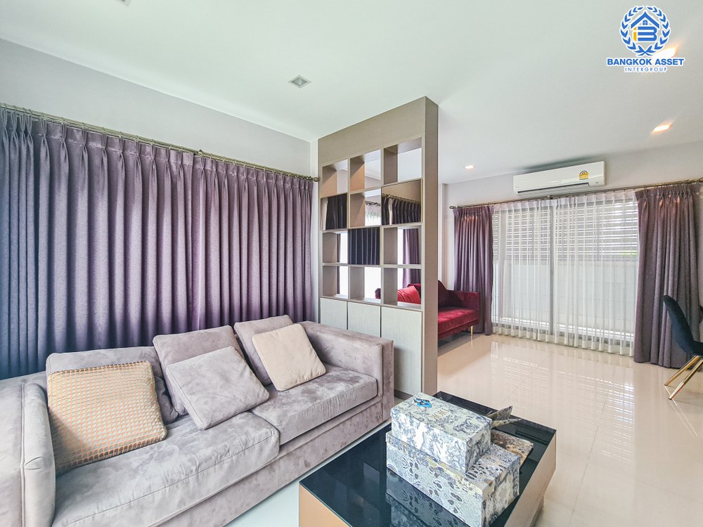 *****บ้านเดี่ยวมือสอง โครงการ ไลฟ์ บางกอก บูเลอวาร์ด ราชพฤกษ์-รัตนาธิเบศร์ เนื้อที่ 52.30 ตร.ว. ดีไซน์ตอบทุกไลฟ์สไตล์ ฟังก์ชัน 3 ห้องนอน 3 ห้องน้ำ จอดรถได้ 2 คัน ทำเลดีหน้าโครงการติดถนนราชพฤกษ์ เชื่อมต่อหลากหลายเส้นทาง ใกล้รถไฟฟ้าสายสีม่วง "สถานีท่าอิฐ" และจุดขึ้นทางด่วน "ศรีรัช"