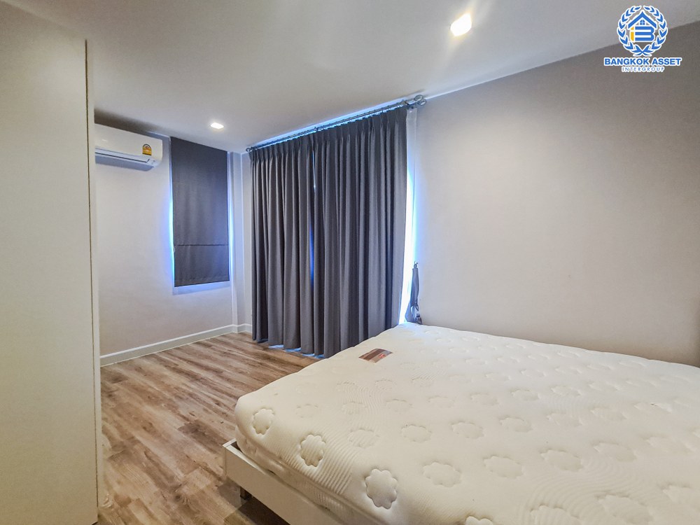 *****บ้านเดี่ยวมือสอง โครงการ ไลฟ์ บางกอก บูเลอวาร์ด ราชพฤกษ์-รัตนาธิเบศร์ เนื้อที่ 52.30 ตร.ว. ดีไซน์ตอบทุกไลฟ์สไตล์ ฟังก์ชัน 3 ห้องนอน 3 ห้องน้ำ จอดรถได้ 2 คัน ทำเลดีหน้าโครงการติดถนนราชพฤกษ์ เชื่อมต่อหลากหลายเส้นทาง ใกล้รถไฟฟ้าสายสีม่วง "สถานีท่าอิฐ" และจุดขึ้นทางด่วน "ศรีรัช"