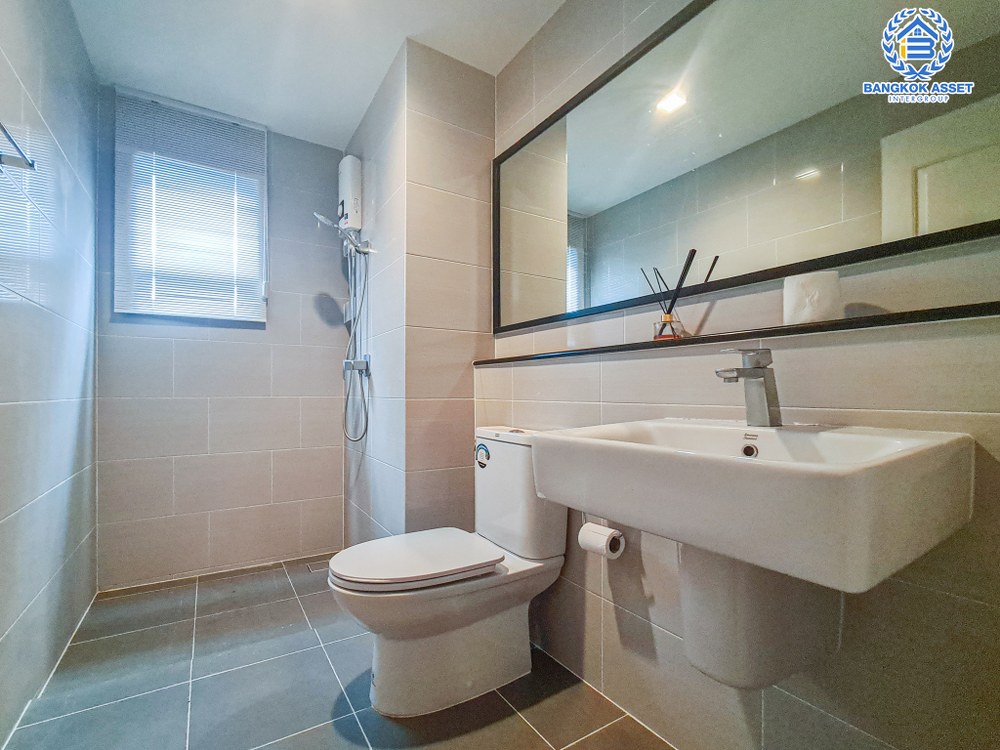 *****บ้านเดี่ยวมือสอง โครงการ ไลฟ์ บางกอก บูเลอวาร์ด ราชพฤกษ์-รัตนาธิเบศร์ เนื้อที่ 52.30 ตร.ว. ดีไซน์ตอบทุกไลฟ์สไตล์ ฟังก์ชัน 3 ห้องนอน 3 ห้องน้ำ จอดรถได้ 2 คัน ทำเลดีหน้าโครงการติดถนนราชพฤกษ์ เชื่อมต่อหลากหลายเส้นทาง ใกล้รถไฟฟ้าสายสีม่วง "สถานีท่าอิฐ" และจุดขึ้นทางด่วน "ศรีรัช"