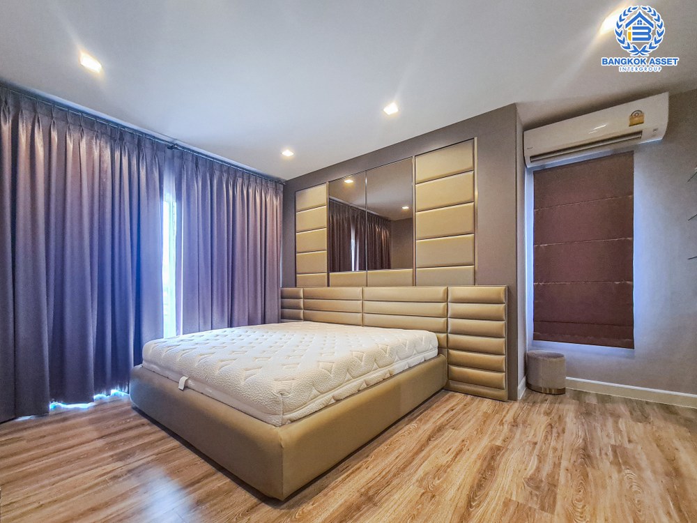 *****บ้านเดี่ยวมือสอง โครงการ ไลฟ์ บางกอก บูเลอวาร์ด ราชพฤกษ์-รัตนาธิเบศร์ เนื้อที่ 52.30 ตร.ว. ดีไซน์ตอบทุกไลฟ์สไตล์ ฟังก์ชัน 3 ห้องนอน 3 ห้องน้ำ จอดรถได้ 2 คัน ทำเลดีหน้าโครงการติดถนนราชพฤกษ์ เชื่อมต่อหลากหลายเส้นทาง ใกล้รถไฟฟ้าสายสีม่วง "สถานีท่าอิฐ" และจุดขึ้นทางด่วน "ศรีรัช"