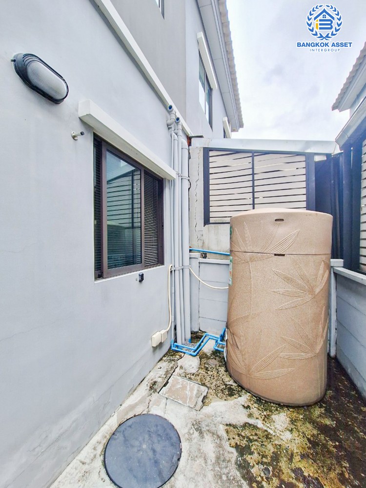 *****ทาวน์เฮ้าส์มือสอง โครงการ พลีโน่ บางใหญ่ คุณภาพระดับ AP เนื้อที่ 18 ตร.ว. ฟังก์ชัน 3 ห้องนอน 2 ห้องน้ำ 1 ที่จอดรถ หน้าบ้านอยู่ตรงข้ามพื้นที่ส่วนกลาง บนทำเลแห่งการเดินทาง เพียง 10 นาทีก็ถึงรถไฟฟ้าสายสีม่วง "สถานีคลองบางไผ่" และจุดขึ้นทางด่วน "ศรีรัช-วงแหวนรอบนอก"