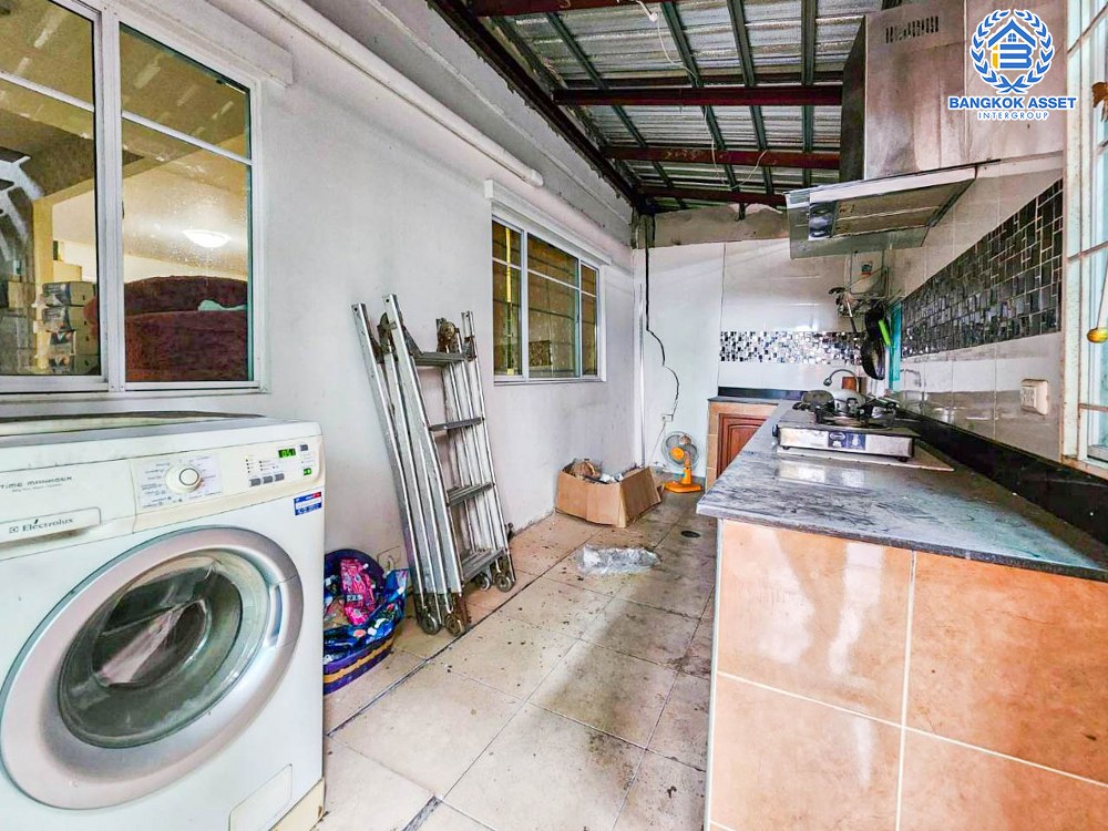 *****บ้านเดี่ยวมือสองปทุมธานี โครงการ ภัสสร26 ราชพฤกษ์-ติวานนท์ เนื้อที่กว้างมากถึง 58.80 ตร.ว. ฟังก์ชัน 3 ห้องนอน 3 ห้องน้ำ 2 ที่จอดรถ บ้านต่อเติมครบ เหมาะกับการทำ Home Office บนทำเลแห่งการเดินทาง เชื่อมต่อ ถนนศรีสมาน, ถนนราชพฤกษ์ ใกล้โรบินสันศรีสมาน ในราคาถูก!