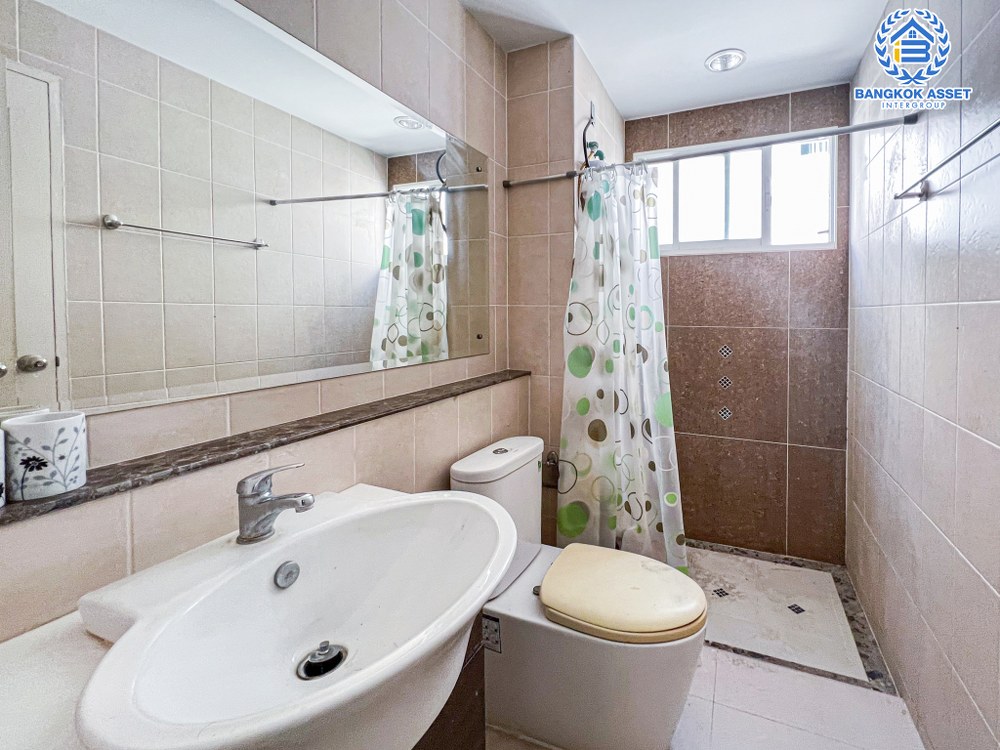 *****ทาวน์เฮ้าส์ 3 ชั้นมือสอง โครงการ บ้านกลางเมือง เออร์บาเนียน เกษตร-นวมินทร์2 เนื้อที่ 20 ตร.ว. ฟังก์ชัน 3 ห้องนอน 3 ห้องน้ำ 2 ที่จอดรถ บ้านถูกสุดในโครงการ บนทำเลเดินทางสะดวก เชื่อมต่อถนนลาดปลาเค้า ถนนรัชดาภิเษก ถนนรามอินทรา ใกล้รถไฟฟ้าสายสีชมพู "สถานีลาดปลาเค้า"