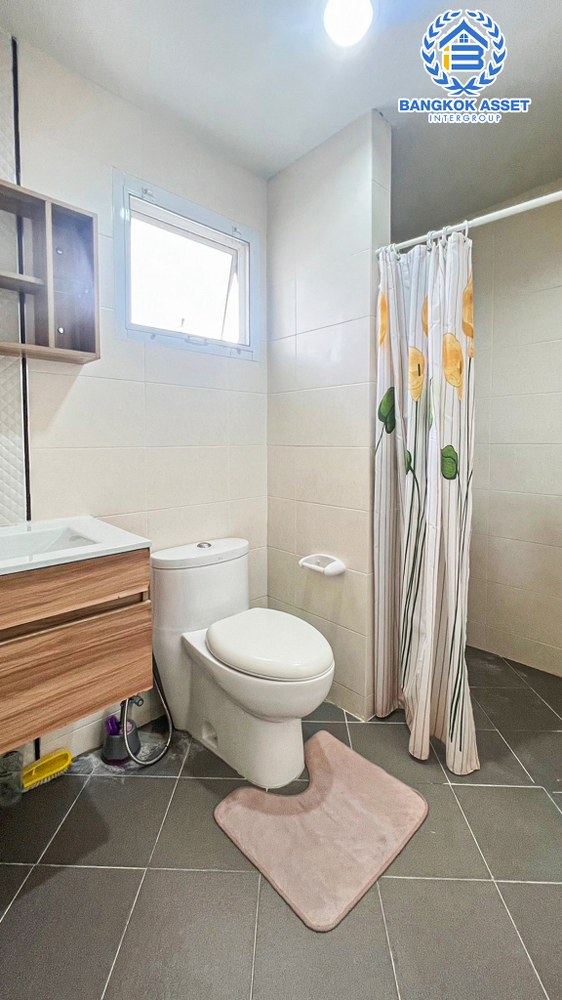 *****บ้านเดี่ยวมือสอง โครงการ ดีซีโอ้ ราชพฤกษ์ หลังมุม เนื้อที่ 69 ตร.ว. ฟังก์ชัน 3 ห้องนอน 3 ห้องน้ำ 2 ที่จอดรถ บริเวณรอบบ้านกว้างขวาง ภายในสภาพดีเยี่ยม พร้อมเข้าอยู่ บนทำเลเดินทางสะดวก เชื่อมต่อถนนรัตนาธิเบศร์ ถนนกาญจณาภิเษก ใกล้รถไฟฟ้าสายสีม่วง "สถานีพระนั่งเกล้า" และจุดขึ้นทางด่วน "ศรีรัช"