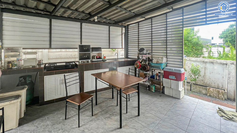 *****บ้านเดี่ยวมือสอง โครงการ ดีซีโอ้ ราชพฤกษ์ หลังมุม เนื้อที่ 69 ตร.ว. ฟังก์ชัน 3 ห้องนอน 3 ห้องน้ำ 2 ที่จอดรถ บริเวณรอบบ้านกว้างขวาง ภายในสภาพดีเยี่ยม พร้อมเข้าอยู่ บนทำเลเดินทางสะดวก เชื่อมต่อถนนรัตนาธิเบศร์ ถนนกาญจณาภิเษก ใกล้รถไฟฟ้าสายสีม่วง "สถานีพระนั่งเกล้า" และจุดขึ้นทางด่วน "ศรีรัช"