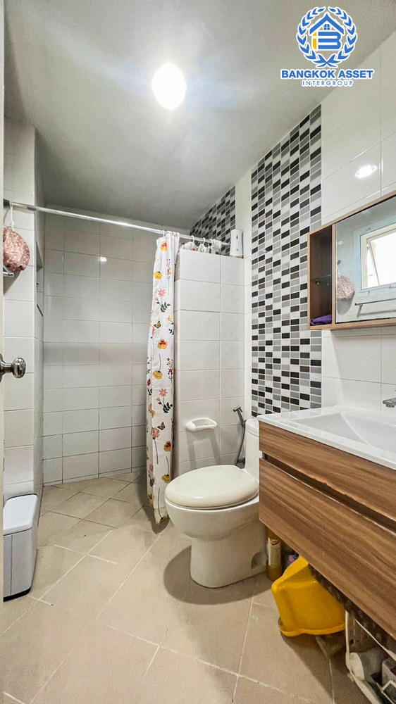 *****บ้านเดี่ยวมือสอง โครงการ ดีซีโอ้ ราชพฤกษ์ หลังมุม เนื้อที่ 69 ตร.ว. ฟังก์ชัน 3 ห้องนอน 3 ห้องน้ำ 2 ที่จอดรถ บริเวณรอบบ้านกว้างขวาง ภายในสภาพดีเยี่ยม พร้อมเข้าอยู่ บนทำเลเดินทางสะดวก เชื่อมต่อถนนรัตนาธิเบศร์ ถนนกาญจณาภิเษก ใกล้รถไฟฟ้าสายสีม่วง "สถานีพระนั่งเกล้า" และจุดขึ้นทางด่วน "ศรีรัช"