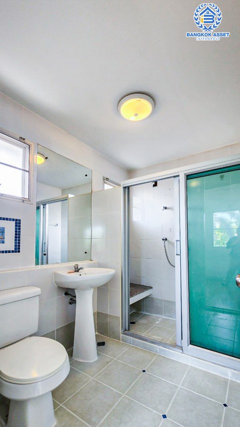 *****บ้านเดี่ยวมือสองนนทบุรี โครงการ พฤกษ์ลดา วงเเหวน หลังมุม! เนื้อที่กว้าง 53 ตร.ว. ฟังก์ชัน 3 ห้องนอน 2 ห้องน้ำ 2 ที่จอดรถ แถมฟรี! 1 เครื่องปรับอากาศ บนทำเลแห่งการเดินทาง เชื่อมต่อถนนกาญจนาภิเษก ใกล้รถไฟฟ้าสายสีม่วง "สถานีคลองบางไผ่" และทางด่วน "ศรีรัช" ราคาคุ้มสุดในโครงการ