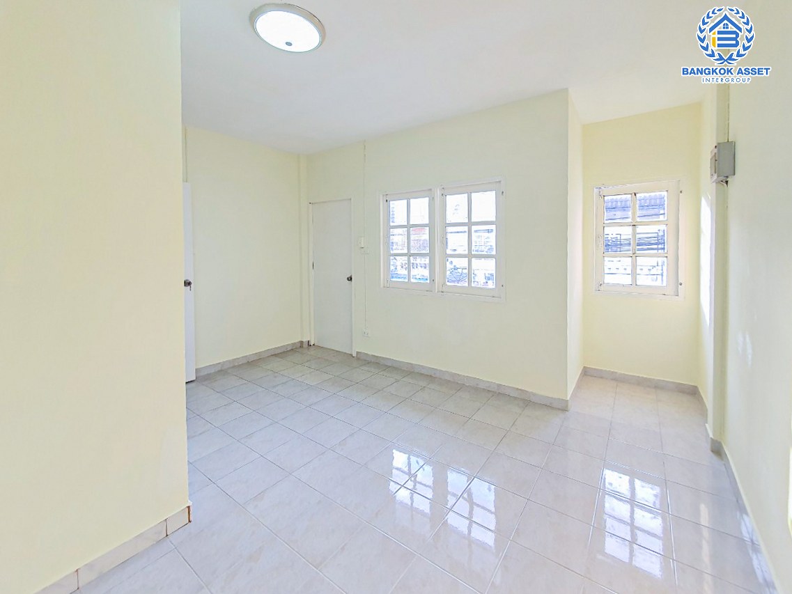 *****ทาวน์เฮ้าส์มือสองนนทบุรี หมู่บ้าน ทรัพย์สิทธิชัย แจ้งวัฒนะ เนื้อที่ 15.3 ตร.ว. ฟังก์ชัน 2 ห้องนอน 2 ห้องน้ำ 1 ที่จอดรถ บ้านราคาถูก รีโนเวทพร้อมอยู่ บนทำเลติดถนนแจ้งวัฒนะ ใกล้รถไฟฟ้าสายสีชมพู "สถานีเลี่ยงเมืองปากเกร็ด" ที่จะเปิดให้บริการในอนาคต จองเลย!