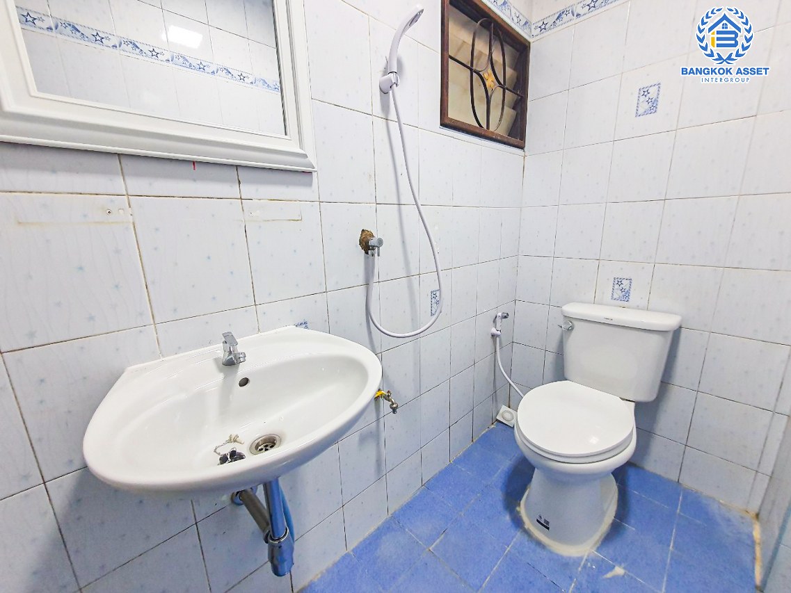 *****ทาวน์เฮ้าส์มือสองนนทบุรี หมู่บ้าน ทรัพย์สิทธิชัย แจ้งวัฒนะ เนื้อที่ 15.3 ตร.ว. ฟังก์ชัน 2 ห้องนอน 2 ห้องน้ำ 1 ที่จอดรถ บ้านราคาถูก รีโนเวทพร้อมอยู่ บนทำเลติดถนนแจ้งวัฒนะ ใกล้รถไฟฟ้าสายสีชมพู "สถานีเลี่ยงเมืองปากเกร็ด" ที่จะเปิดให้บริการในอนาคต จองเลย!