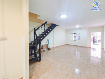 *****ทาวน์เฮ้าส์มือสองนนทบุรี หมู่บ้าน ทรัพย์สิทธิชัย แจ้งวัฒนะ เนื้อที่ 15.3 ตร.ว. ฟังก์ชัน 2 ห้องนอน 2 ห้องน้ำ 1 ที่จอดรถ บ้านราคาถูก รีโนเวทพร้อมอยู่ บนทำเลติดถนนแจ้งวัฒนะ ใกล้รถไฟฟ้าสายสีชมพู "สถานีเลี่ยงเมืองปากเกร็ด" ที่จะเปิดให้บริการในอนาคต จองเลย!