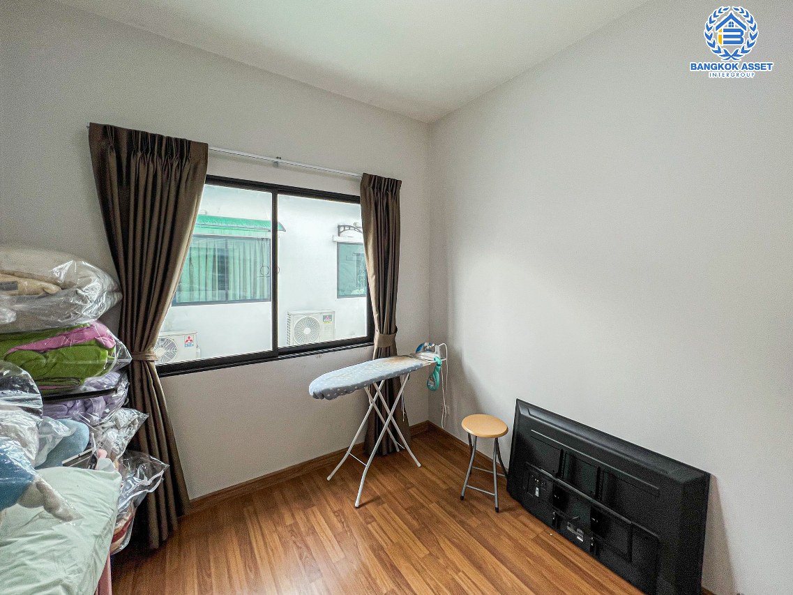 *****ทาวน์เฮ้าส์มือสองปทุมธานี โครงการ คาซ่าซิตี้ วงแหวน-ลำลูกกา2 เนื้อที่เกือบ 20 ตร.ว. ฟังก์ชัน 3 ห้องนอน 3 ห้องน้ำ 2 ที่จอดรถ บ้านสภาพสวย ต่อเติมครบ แถมฟรี! 3 เครื่องปรับอากาศ และเฟอร์นิเจอร์ บนทำเลดี เชื่อมต่อถนนลำลูกกา, ถนนหทัยราษฎร์, ถนนนิมิตใหม่ จองด่วน!