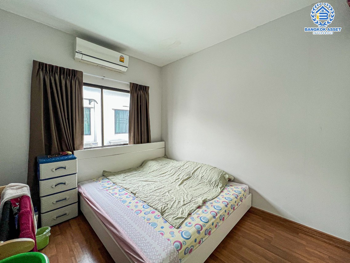 *****ทาวน์เฮ้าส์มือสองปทุมธานี โครงการ คาซ่าซิตี้ วงแหวน-ลำลูกกา2 เนื้อที่เกือบ 20 ตร.ว. ฟังก์ชัน 3 ห้องนอน 3 ห้องน้ำ 2 ที่จอดรถ บ้านสภาพสวย ต่อเติมครบ แถมฟรี! 3 เครื่องปรับอากาศ และเฟอร์นิเจอร์ บนทำเลดี เชื่อมต่อถนนลำลูกกา, ถนนหทัยราษฎร์, ถนนนิมิตใหม่ จองด่วน!