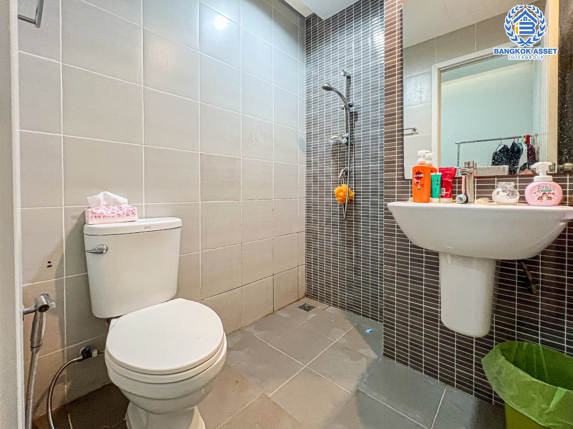 *****ทาวน์เฮ้าส์มือสองปทุมธานี โครงการ คาซ่าซิตี้ วงแหวน-ลำลูกกา2 เนื้อที่เกือบ 20 ตร.ว. ฟังก์ชัน 3 ห้องนอน 3 ห้องน้ำ 2 ที่จอดรถ บ้านสภาพสวย ต่อเติมครบ แถมฟรี! 3 เครื่องปรับอากาศ และเฟอร์นิเจอร์ บนทำเลดี เชื่อมต่อถนนลำลูกกา, ถนนหทัยราษฎร์, ถนนนิมิตใหม่ จองด่วน!