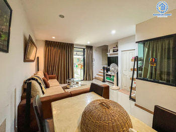 *****ทาวน์เฮ้าส์มือสองปทุมธานี โครงการ คาซ่าซิตี้ วงแหวน-ลำลูกกา2 เนื้อที่เกือบ 20 ตร.ว. ฟังก์ชัน 3 ห้องนอน 3 ห้องน้ำ 2 ที่จอดรถ บ้านสภาพสวย ต่อเติมครบ แถมฟรี! 3 เครื่องปรับอากาศ และเฟอร์นิเจอร์ บนทำเลดี เชื่อมต่อถนนลำลูกกา, ถนนหทัยราษฎร์, ถนนนิมิตใหม่ จองด่วน!