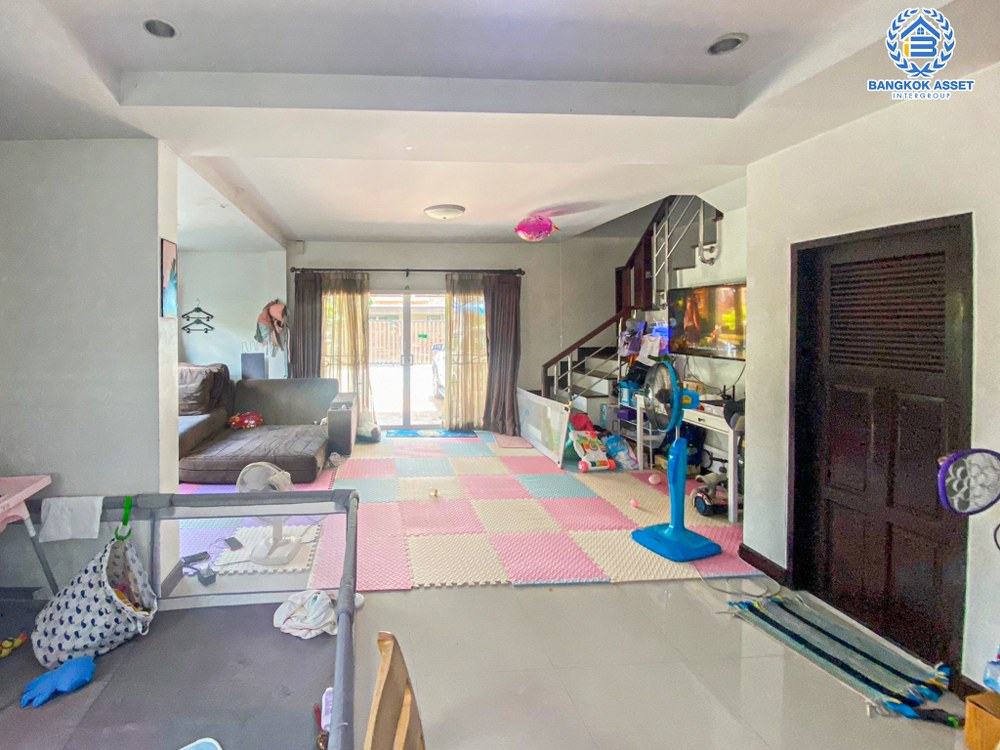 *****ทาวน์เฮ้าส์มือสอง โครงการ ลิฟวิ่งพาร์ค พระราม5 เนื้อที่ 36 ตร.ว. ฟังก์ชันจัดเต็ม 3 ห้องนอน 3 ห้องน้ำ บ้านพร้อมเข้าอยู่ สไตล์โมเดิร์น แถมฟรี เฟอร์นิเจอร์ทั้งหลัง! บนทำเลเดินทางสะดวก เชื่อมต่อถนนราชพฤกษ์ ถนนพระราม5 ถนนรัตนาธิเบศร์ ใกล้ทางด่วน "ศรีรัช"