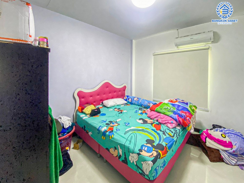 *****ทาวน์เฮ้าส์มือสอง โครงการ ลิฟวิ่งพาร์ค พระราม5 เนื้อที่ 36 ตร.ว. ฟังก์ชันจัดเต็ม 3 ห้องนอน 3 ห้องน้ำ บ้านพร้อมเข้าอยู่ สไตล์โมเดิร์น แถมฟรี เฟอร์นิเจอร์ทั้งหลัง! บนทำเลเดินทางสะดวก เชื่อมต่อถนนราชพฤกษ์ ถนนพระราม5 ถนนรัตนาธิเบศร์ ใกล้ทางด่วน "ศรีรัช"