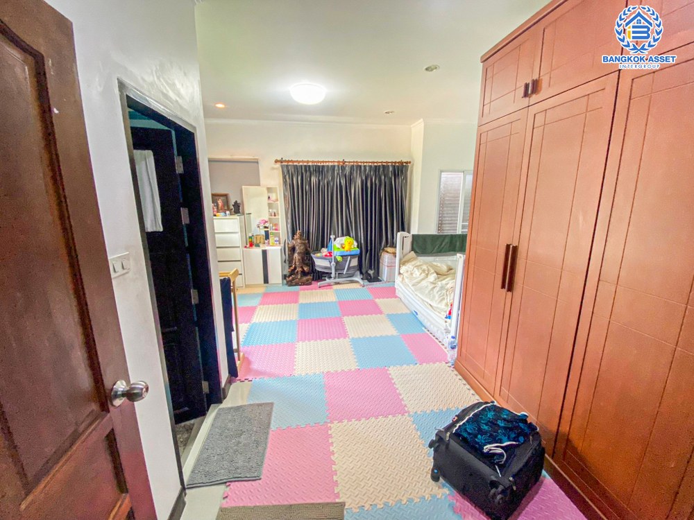 *****ทาวน์เฮ้าส์มือสอง โครงการ ลิฟวิ่งพาร์ค พระราม5 เนื้อที่ 36 ตร.ว. ฟังก์ชันจัดเต็ม 3 ห้องนอน 3 ห้องน้ำ บ้านพร้อมเข้าอยู่ สไตล์โมเดิร์น แถมฟรี เฟอร์นิเจอร์ทั้งหลัง! บนทำเลเดินทางสะดวก เชื่อมต่อถนนราชพฤกษ์ ถนนพระราม5 ถนนรัตนาธิเบศร์ ใกล้ทางด่วน "ศรีรัช"